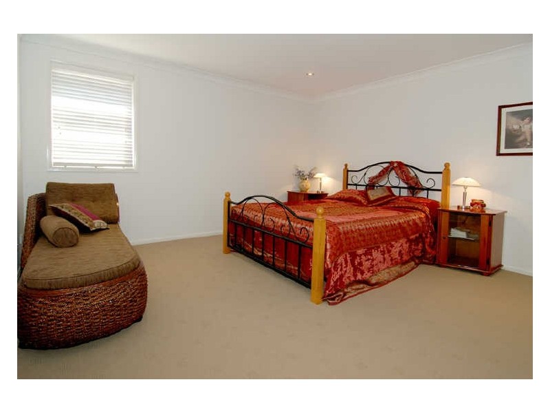 16 Loftus Place, Sandstone Point QLD 4511