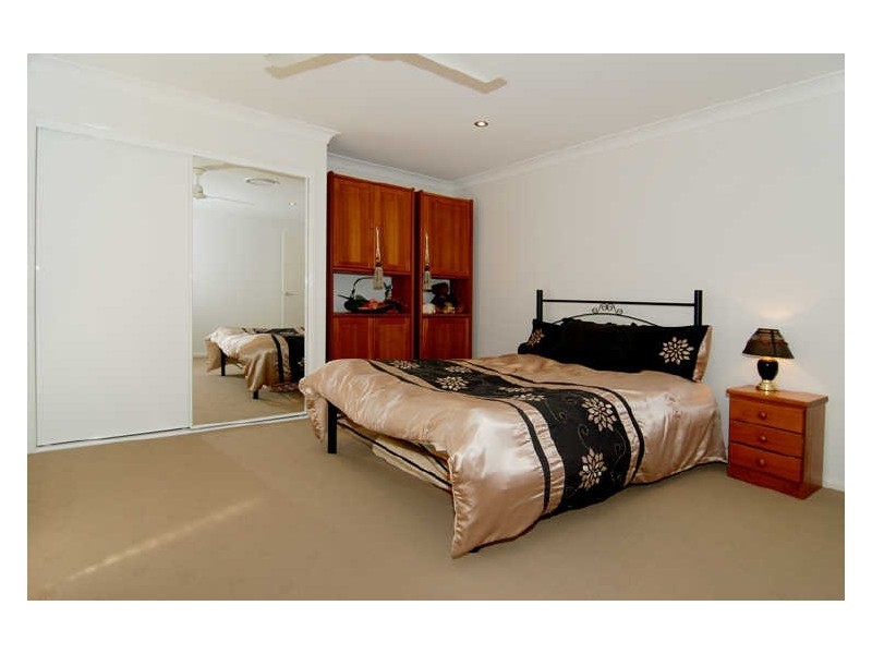 16 Loftus Place, Sandstone Point QLD 4511