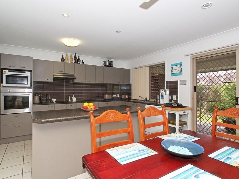 312 Bestmann Road, Sandstone Point QLD 4511