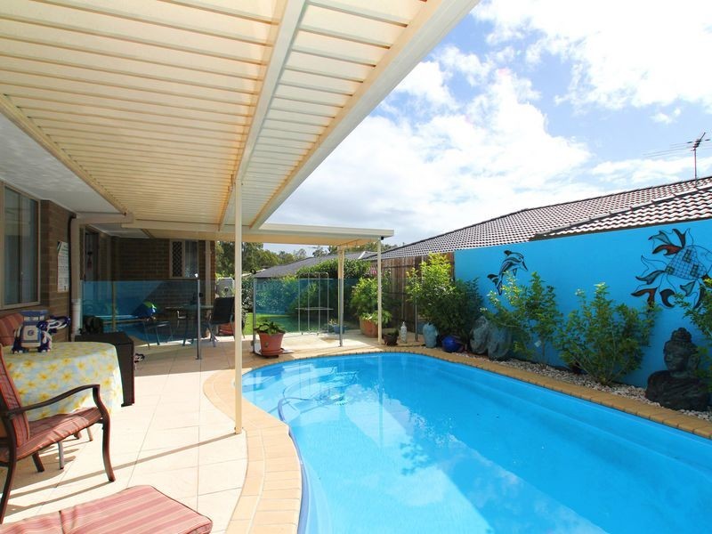 312 Bestmann Road, Sandstone Point QLD 4511