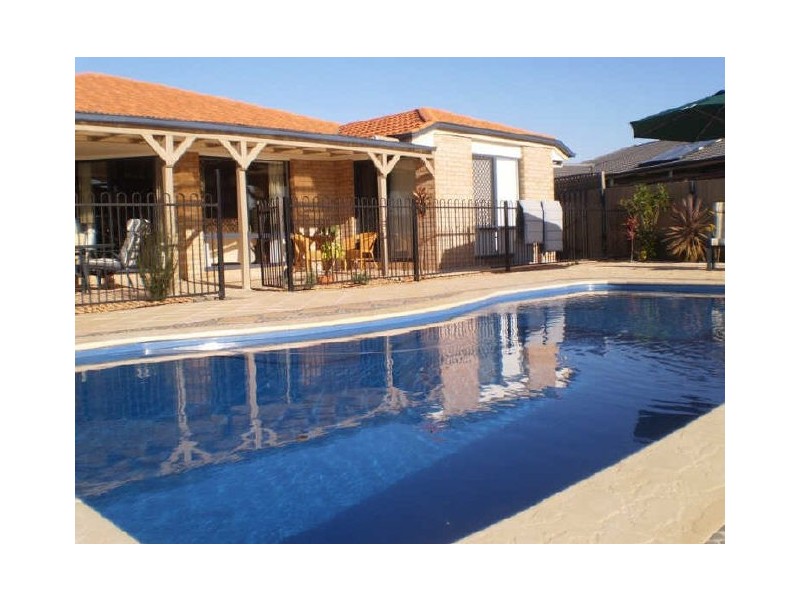 6 Dunwich Court, Sandstone Point QLD 4511