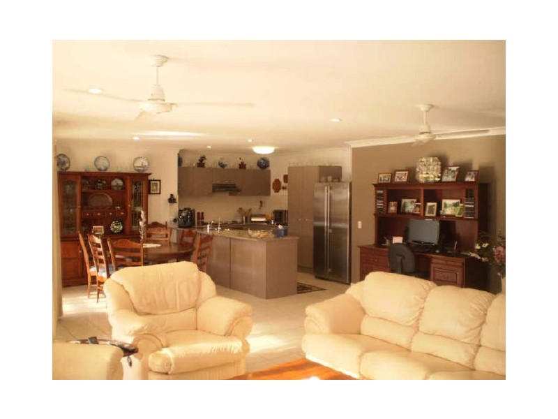 6 Dunwich Court, Sandstone Point QLD 4511