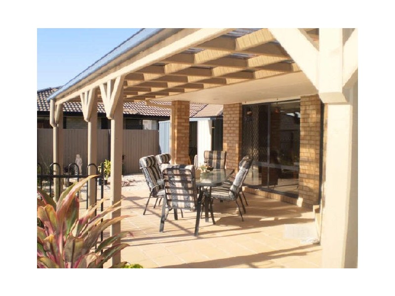 6 Dunwich Court, Sandstone Point QLD 4511
