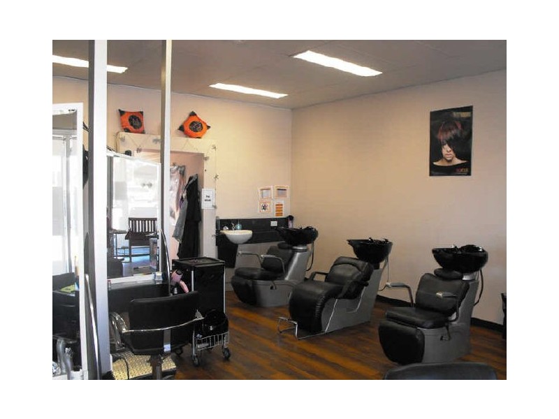 Madame’ D’s Hair Studio, Sandstone Point QLD 4511