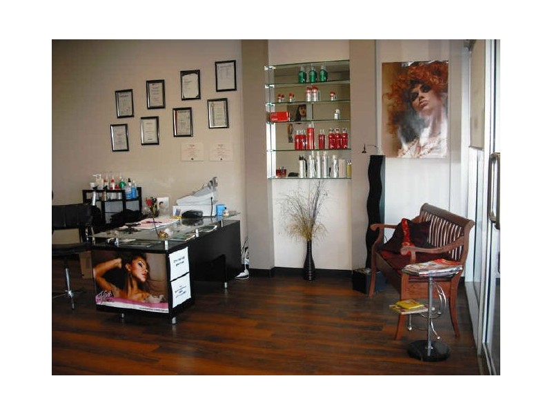 Madame’ D’s Hair Studio, Sandstone Point QLD 4511