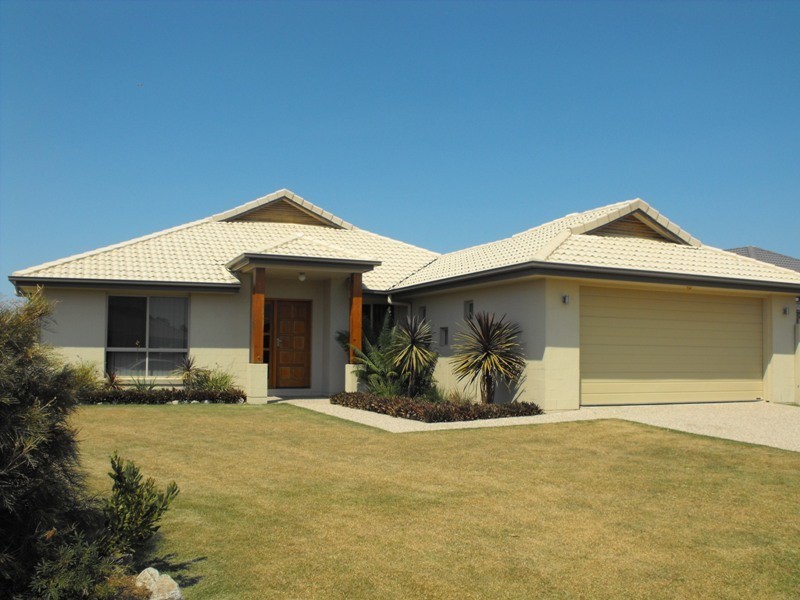 5 Dunwich Court, Sandstone Point QLD 4511