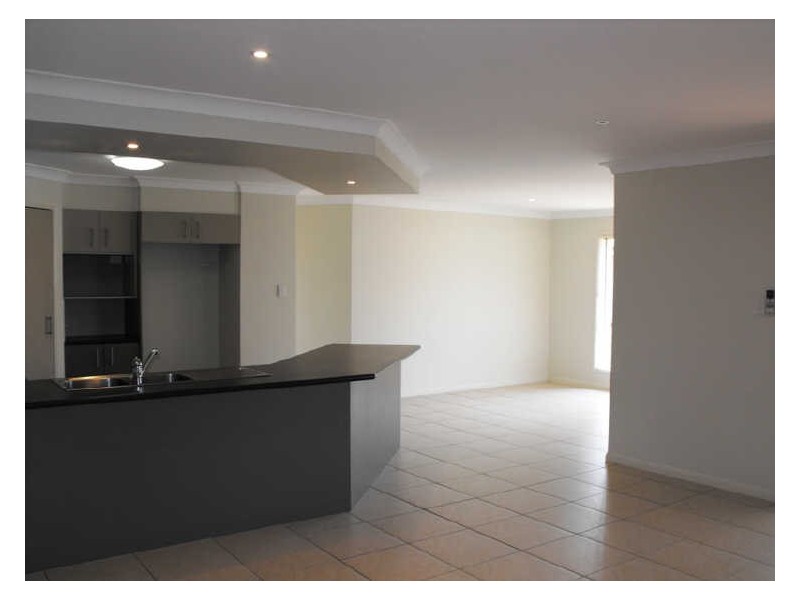 5 Dunwich Court, Sandstone Point QLD 4511