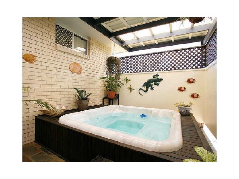 74 Bestmann Road East, Sandstone Point QLD 4511