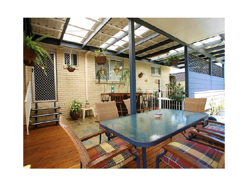 74 Bestmann Road East, Sandstone Point QLD 4511