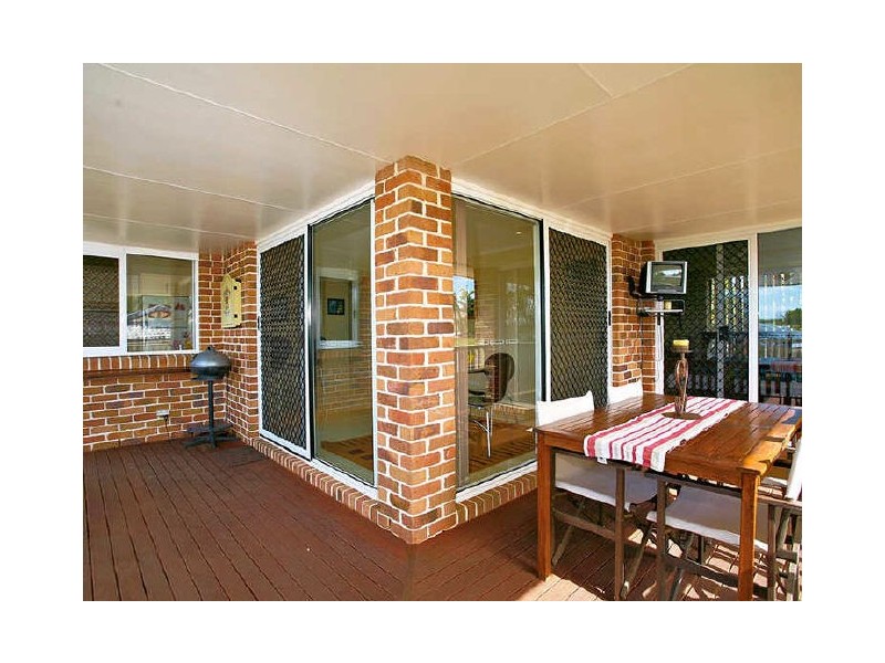 132 Bestmann Road East, Sandstone Point QLD 4511