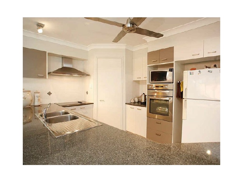 4 Bondi Court, Sandstone Point QLD 4511