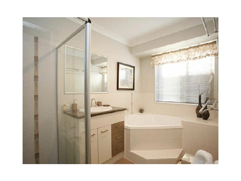 4 Bondi Court, Sandstone Point QLD 4511