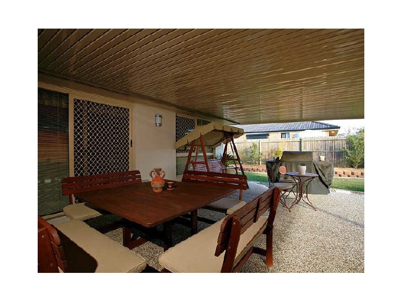 4 Bondi Court, Sandstone Point QLD 4511