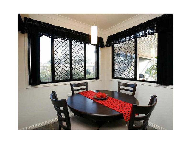 8 Bondi Court, Sandstone Point QLD 4511