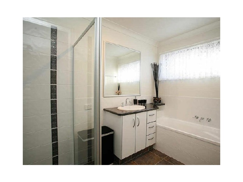 8 Bondi Court, Sandstone Point QLD 4511