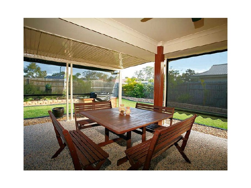 8 Bondi Court, Sandstone Point QLD 4511