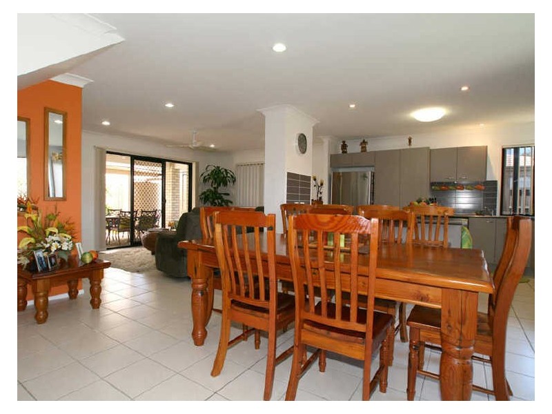 2 Bondi Court, Sandstone Point QLD 4511