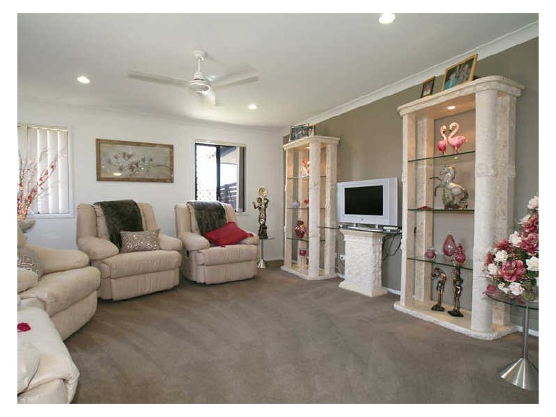 2 Bondi Court, Sandstone Point QLD 4511