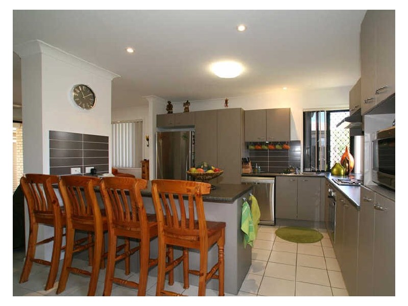 2 Bondi Court, Sandstone Point QLD 4511