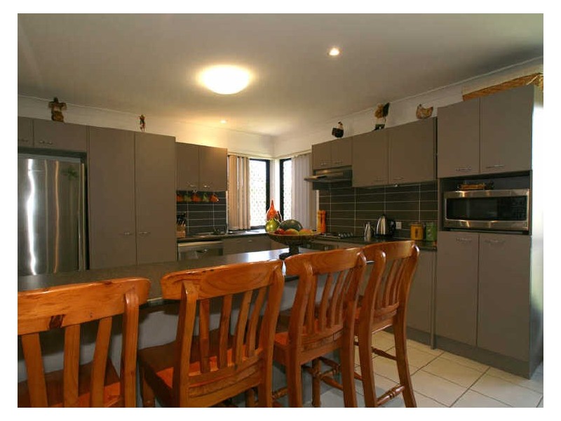 2 Bondi Court, Sandstone Point QLD 4511