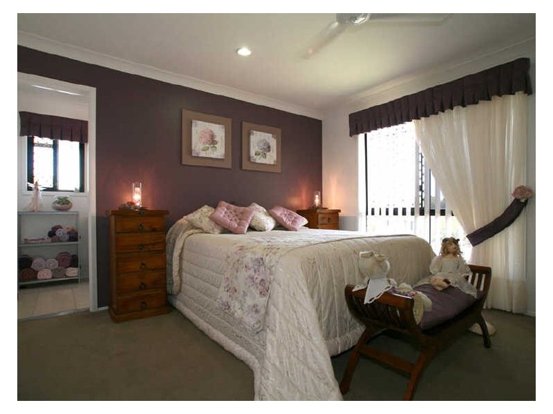 2 Bondi Court, Sandstone Point QLD 4511