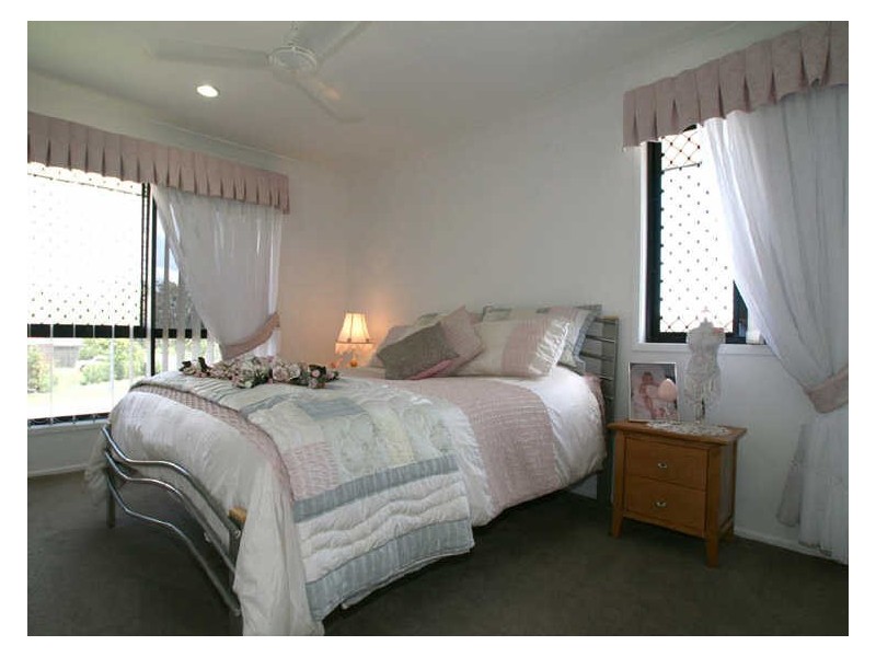 2 Bondi Court, Sandstone Point QLD 4511
