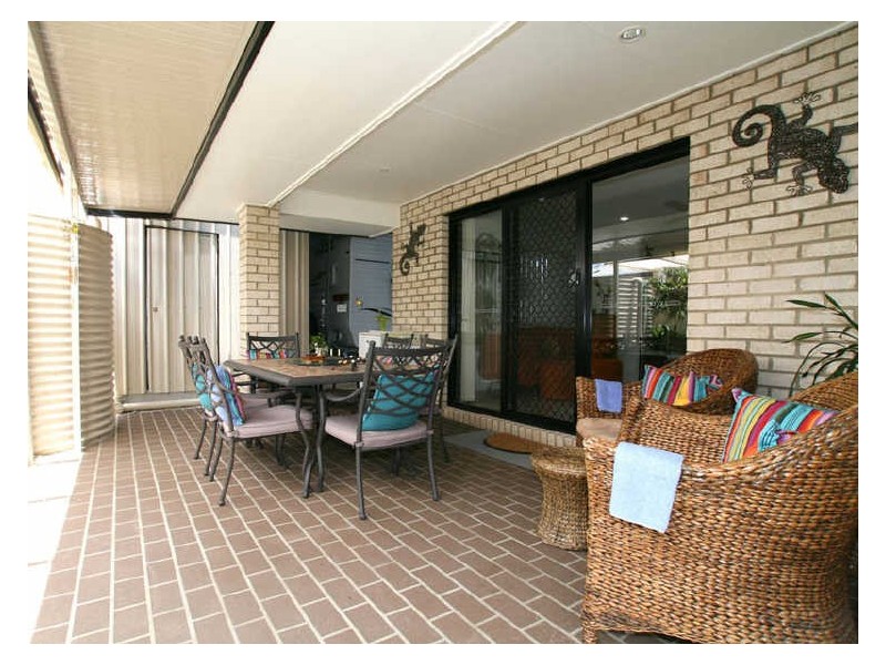 2 Bondi Court, Sandstone Point QLD 4511