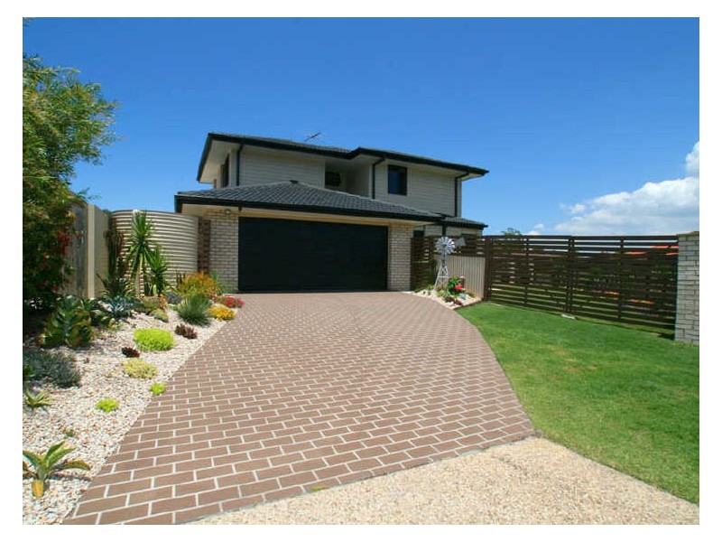 2 Bondi Court, Sandstone Point QLD 4511