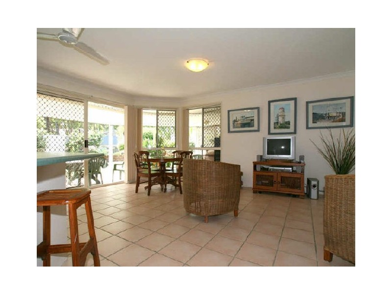 37 Smout Court, Sandstone Point QLD 4511