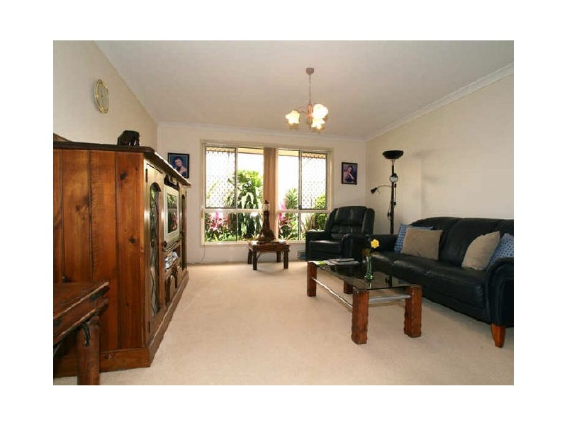 37 Smout Court, Sandstone Point QLD 4511