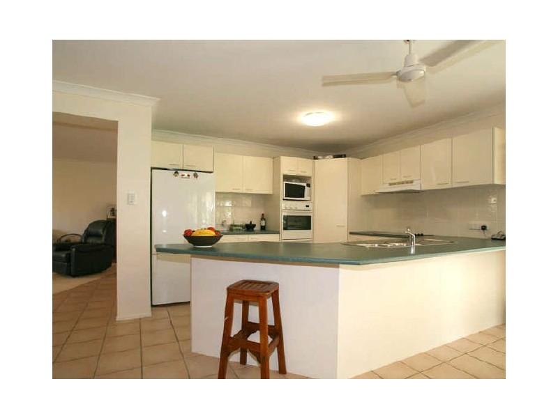 37 Smout Court, Sandstone Point QLD 4511