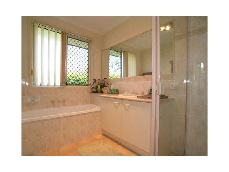 37 Smout Court, Sandstone Point QLD 4511