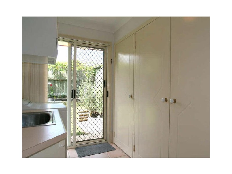 37 Smout Court, Sandstone Point QLD 4511