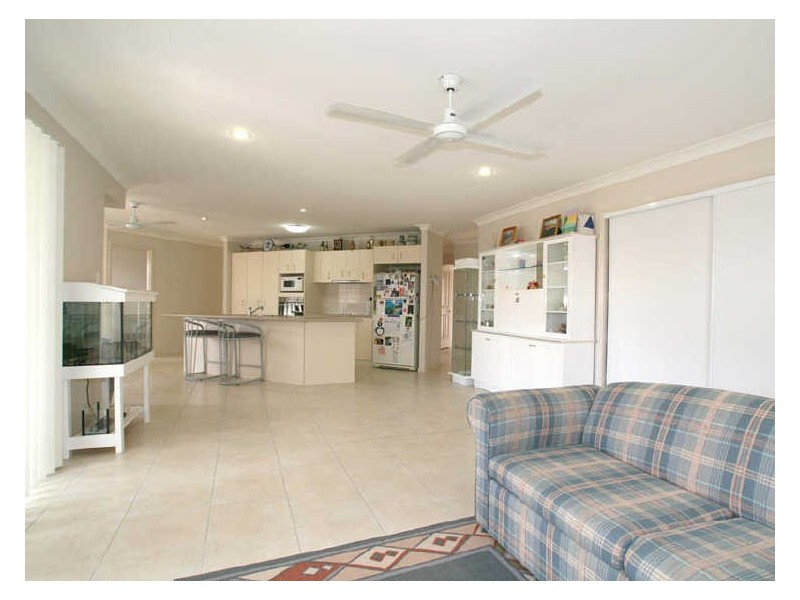 20 Middle Cove Court, Sandstone Point QLD 4511