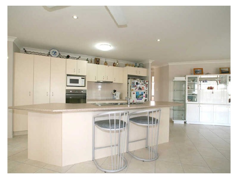 20 Middle Cove Court, Sandstone Point QLD 4511