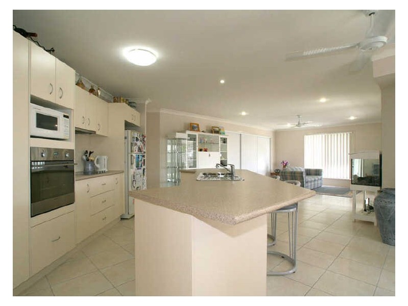 20 Middle Cove Court, Sandstone Point QLD 4511