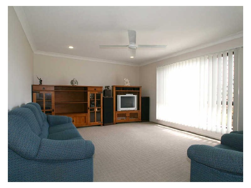 20 Middle Cove Court, Sandstone Point QLD 4511