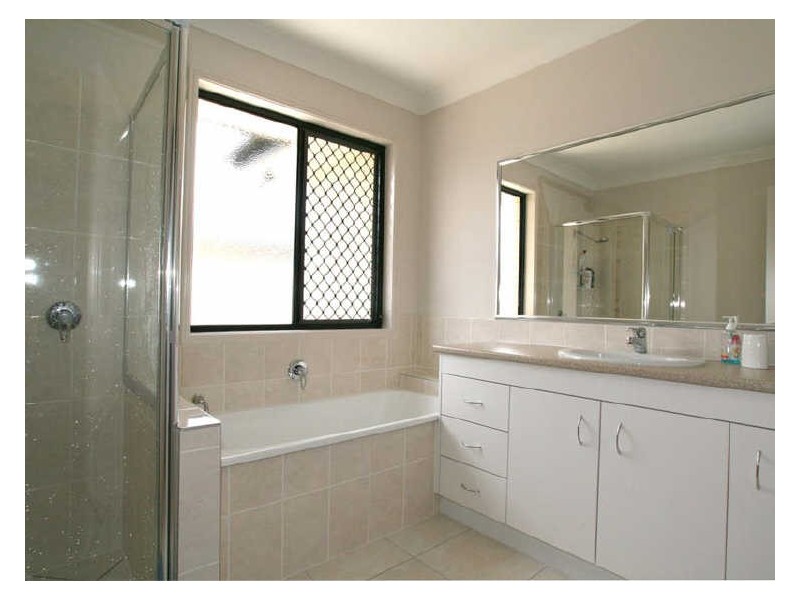 20 Middle Cove Court, Sandstone Point QLD 4511