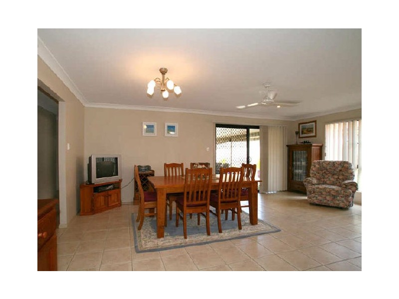 38 Corrimal Place, Sandstone Point QLD 4511