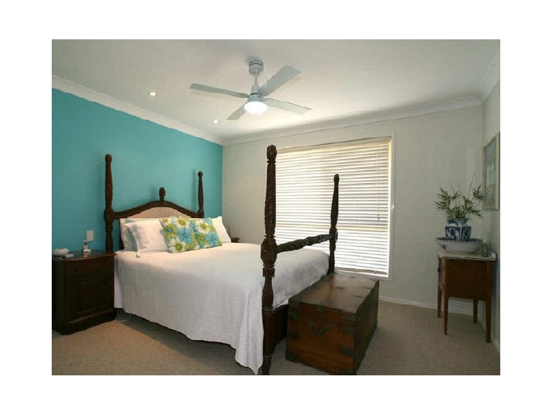 2 Collaroy Street, Sandstone Point QLD 4511