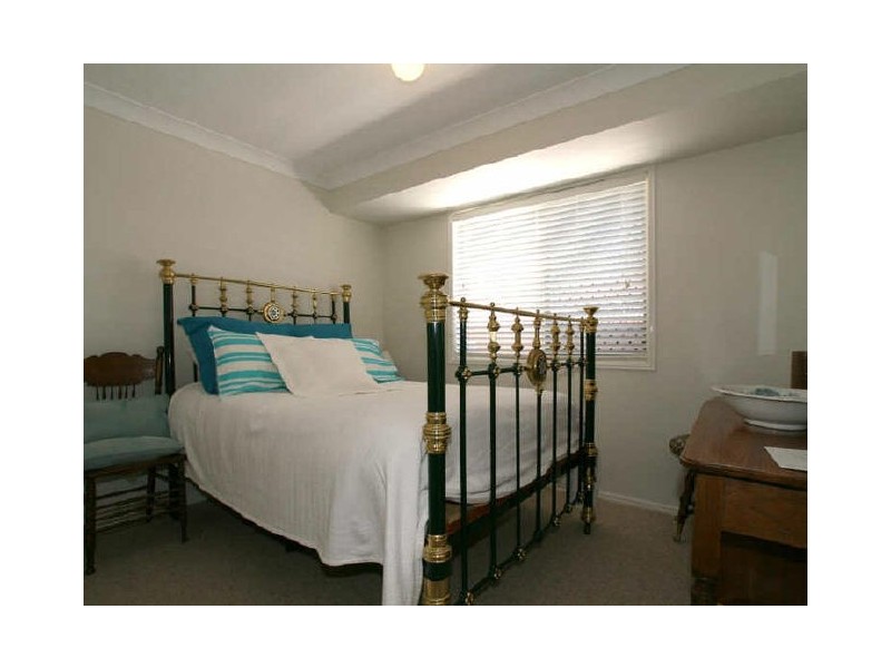 2 Collaroy Street, Sandstone Point QLD 4511