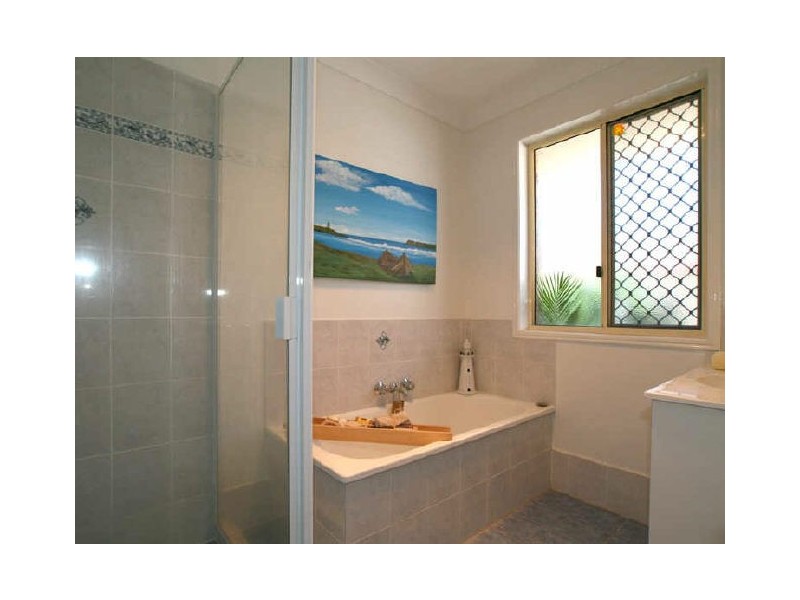 2 Collaroy Street, Sandstone Point QLD 4511