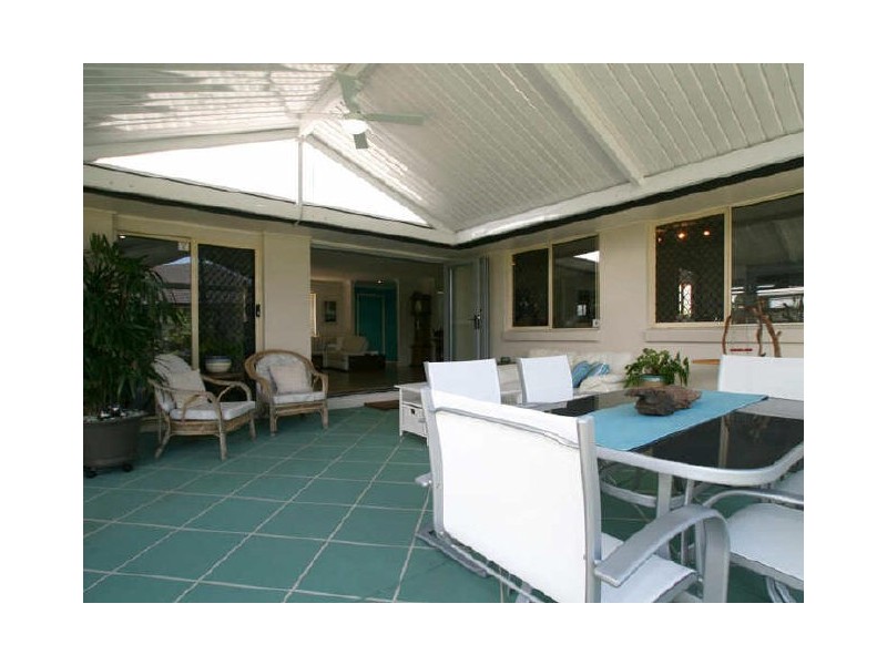 2 Collaroy Street, Sandstone Point QLD 4511