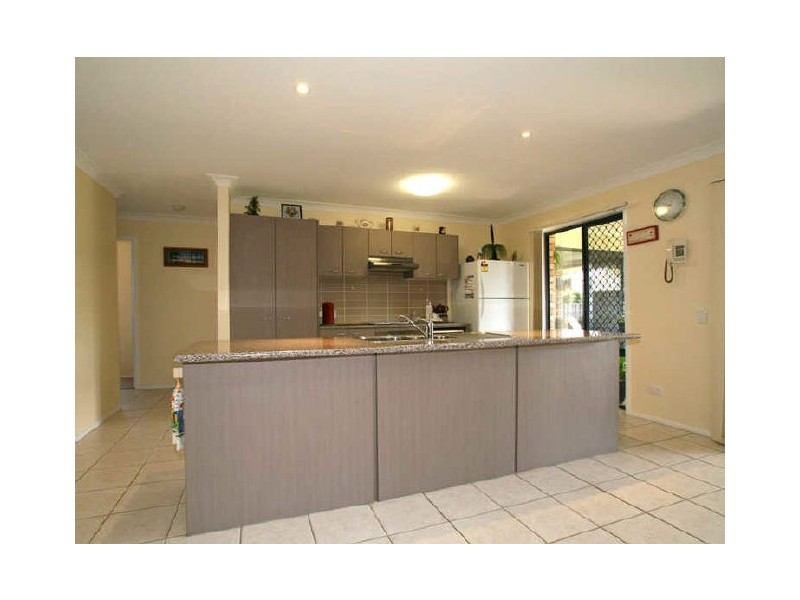 252 Bestmann Road, Sandstone Point QLD 4511