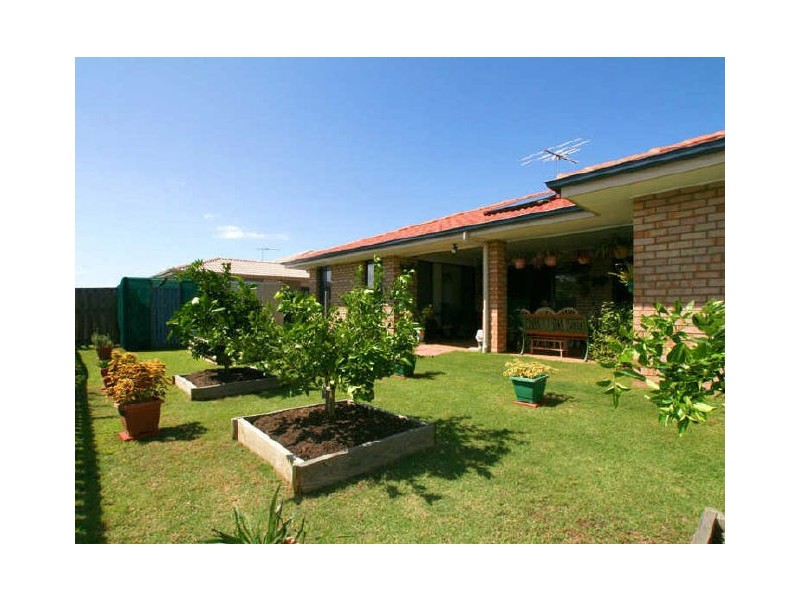 252 Bestmann Road, Sandstone Point QLD 4511