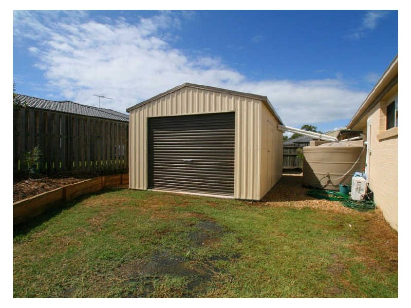 27 Reeders Street, Sandstone Point QLD 4511