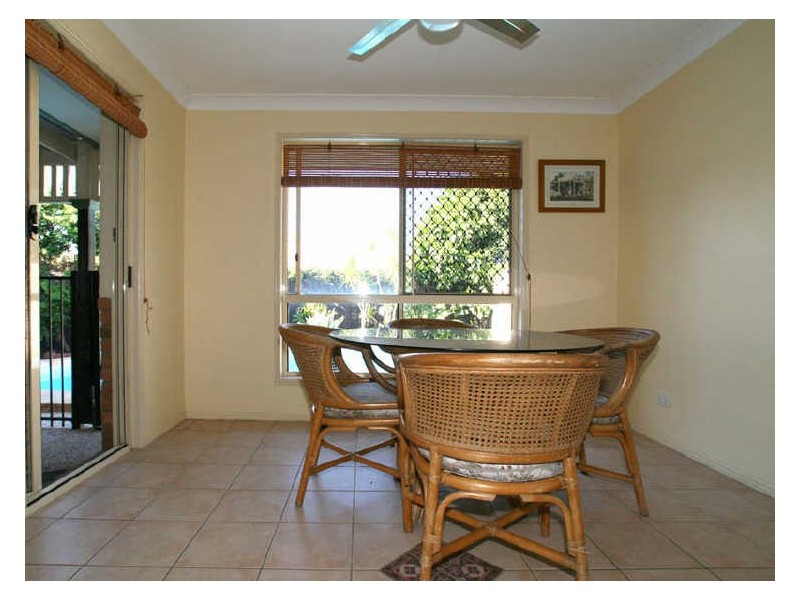 12 Queenscliff Court, Sandstone Point QLD 4511
