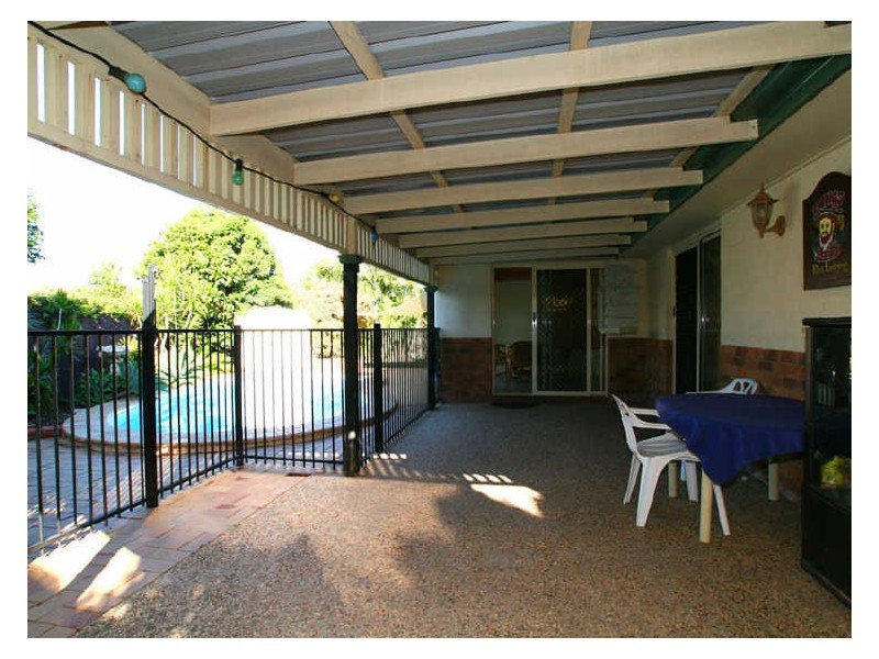 12 Queenscliff Court, Sandstone Point QLD 4511