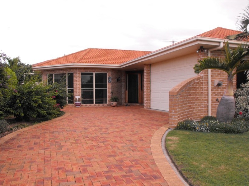 17 Carpenter Way, Sandstone Point QLD 4511