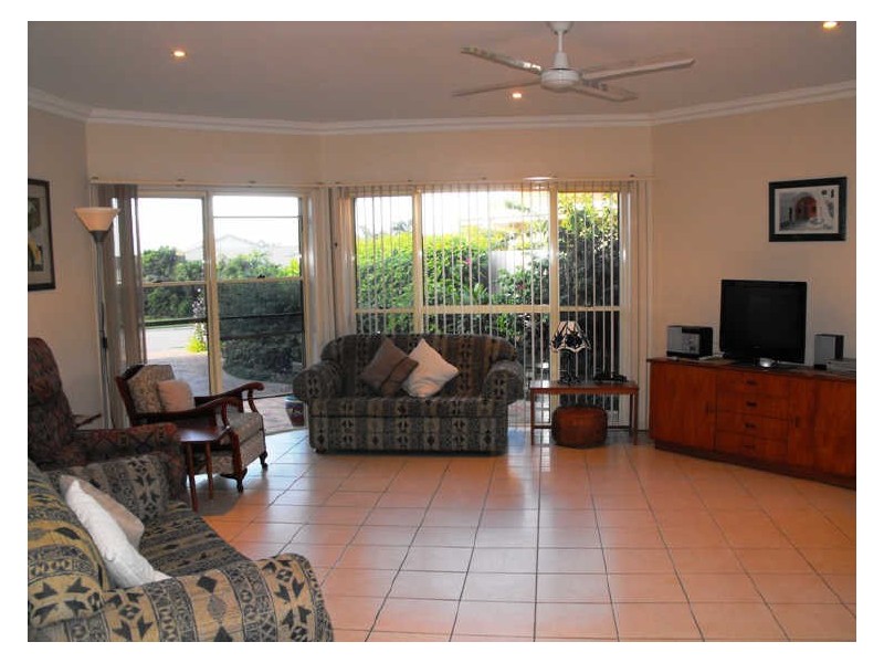 17 Carpenter Way, Sandstone Point QLD 4511